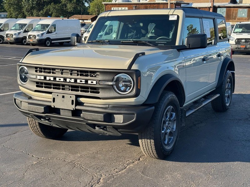 Ford Bronco Vehicle Full-screen Gallery Image 08