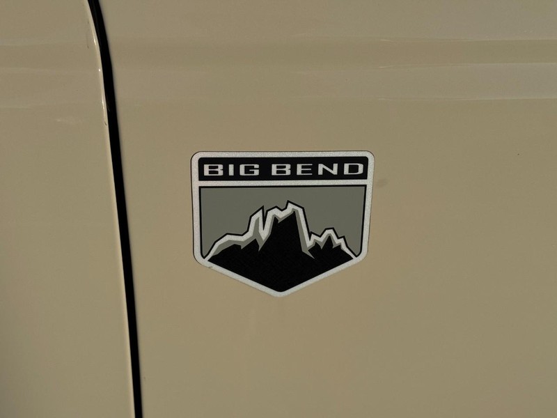 Ford Bronco Vehicle Full-screen Gallery Image 10