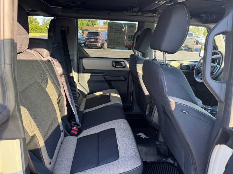 Ford Bronco Vehicle Full-screen Gallery Image 11