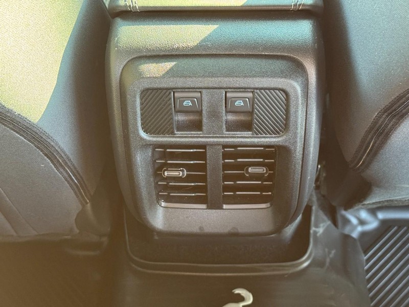 Ford Bronco Vehicle Full-screen Gallery Image 12
