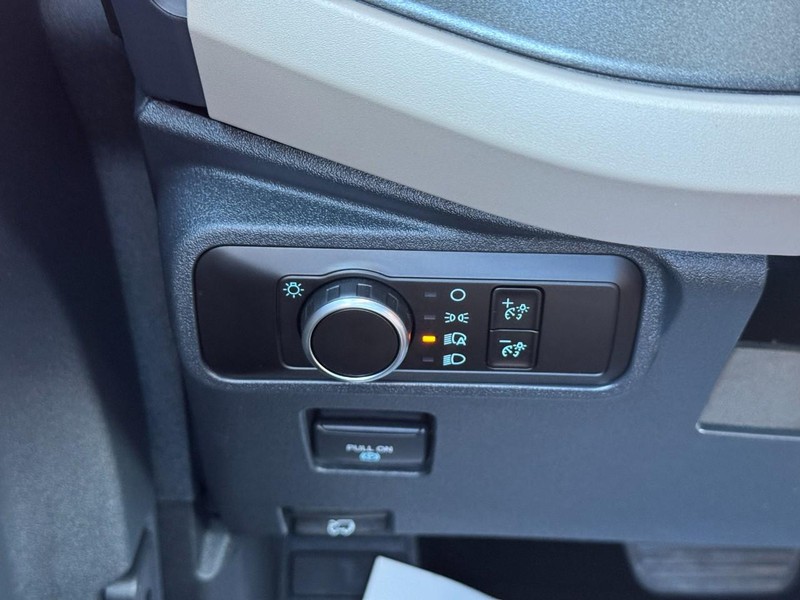 Ford Bronco Vehicle Full-screen Gallery Image 19