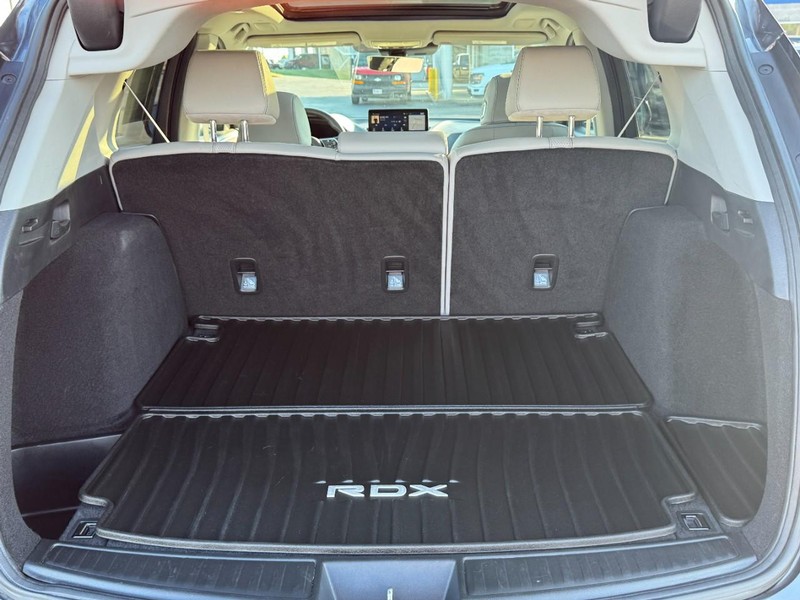 Acura RDX Vehicle Full-screen Gallery Image 05