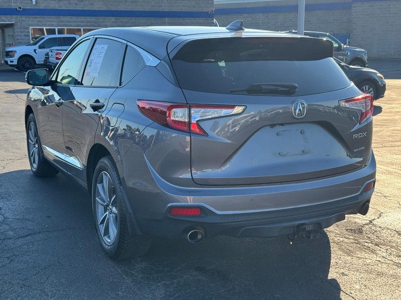 Acura RDX Vehicle Full-screen Gallery Image 06