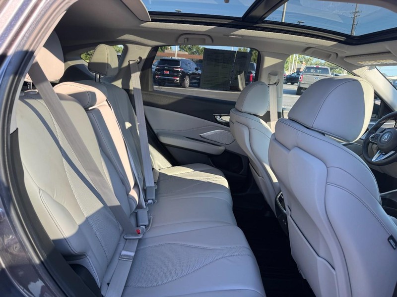 Acura RDX Vehicle Full-screen Gallery Image 10