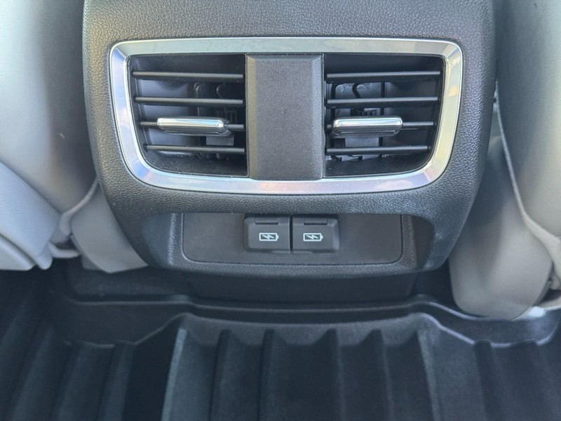 Acura RDX Vehicle Full-screen Gallery Image 11
