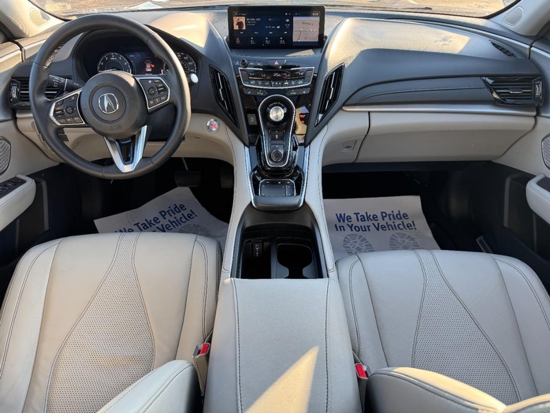 Acura RDX Vehicle Full-screen Gallery Image 12