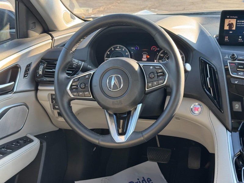 Acura RDX Vehicle Full-screen Gallery Image 13