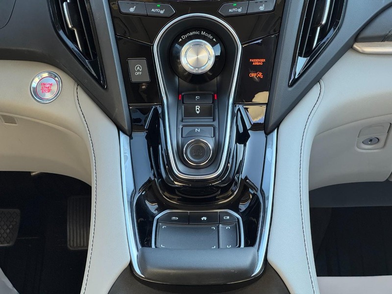 Acura RDX Vehicle Full-screen Gallery Image 15