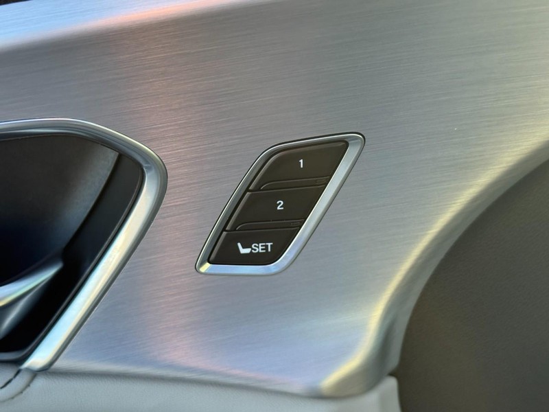 Acura RDX Vehicle Full-screen Gallery Image 17