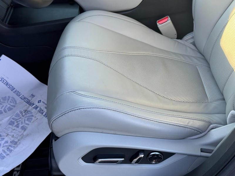 Acura RDX Vehicle Full-screen Gallery Image 18