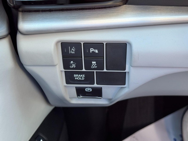Acura RDX Vehicle Full-screen Gallery Image 19