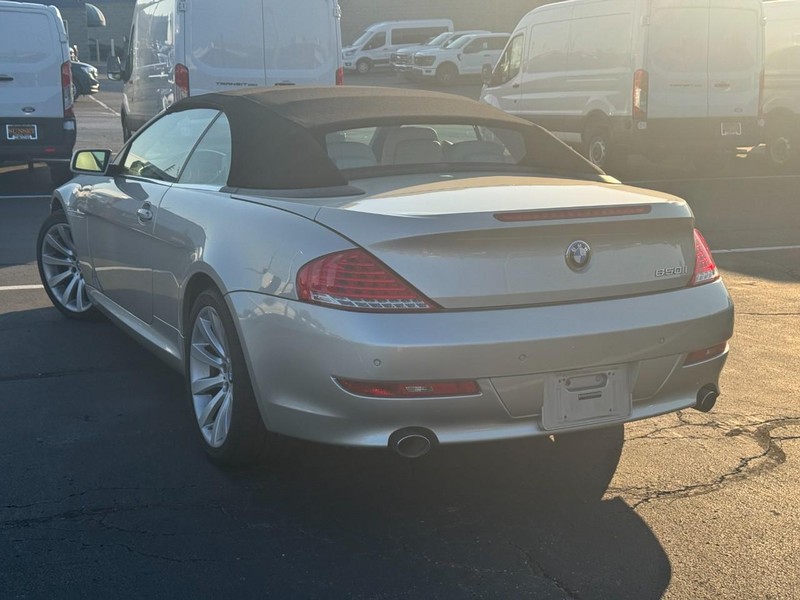 BMW 6 Series Vehicle Full-screen Gallery Image 04