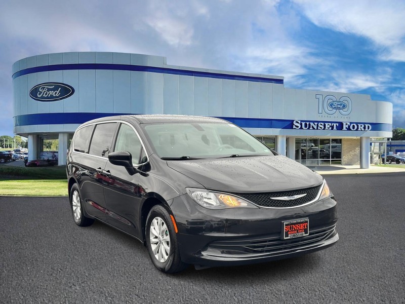 Chrysler Pacifica Vehicle Full-screen Gallery Image 01