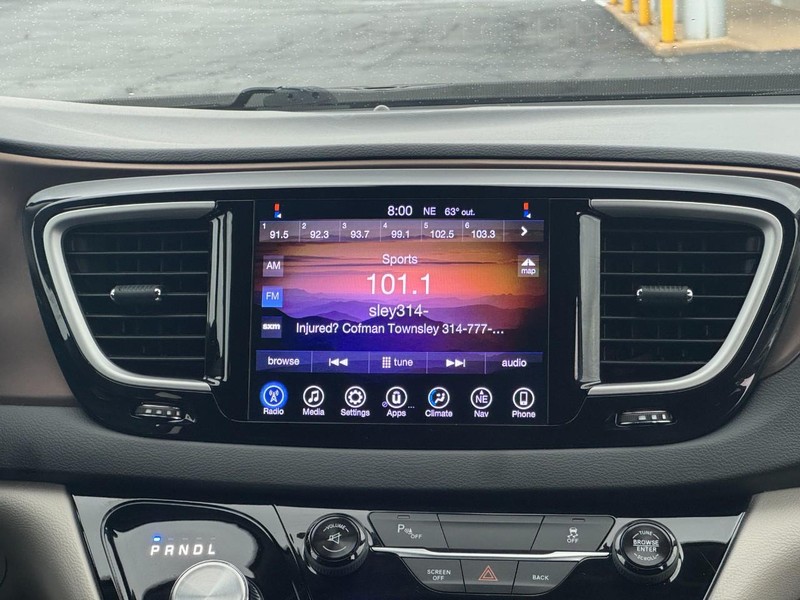 Chrysler Pacifica Vehicle Full-screen Gallery Image 14