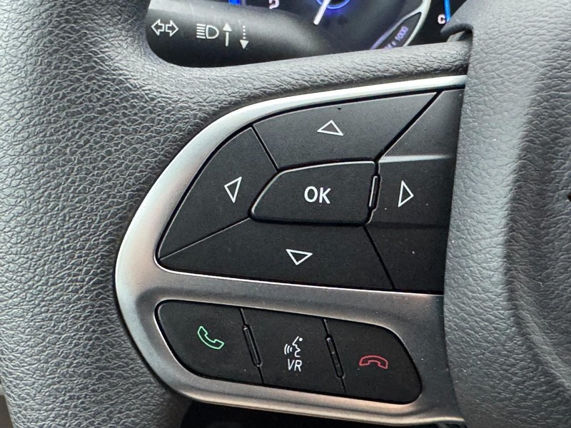 Chrysler Pacifica Vehicle Full-screen Gallery Image 19