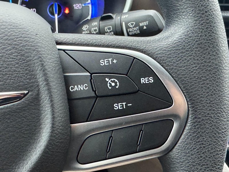 Chrysler Pacifica Vehicle Full-screen Gallery Image 20