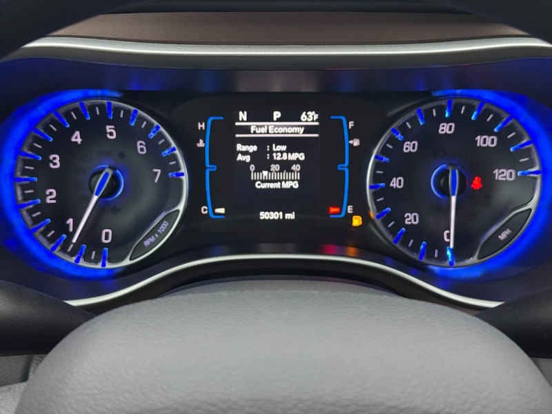 Chrysler Pacifica Vehicle Full-screen Gallery Image 21