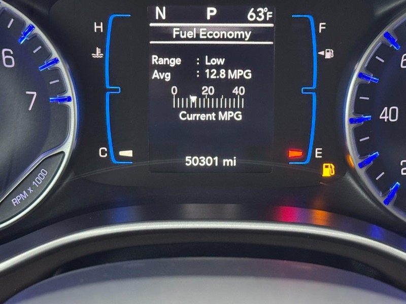 Chrysler Pacifica Vehicle Full-screen Gallery Image 22