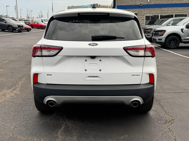 Ford Escape Vehicle Full-screen Gallery Image 04