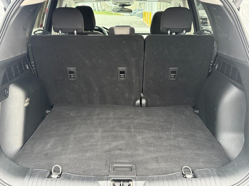 Ford Escape Vehicle Full-screen Gallery Image 05