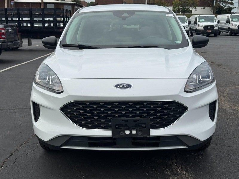 Ford Escape Vehicle Full-screen Gallery Image 09