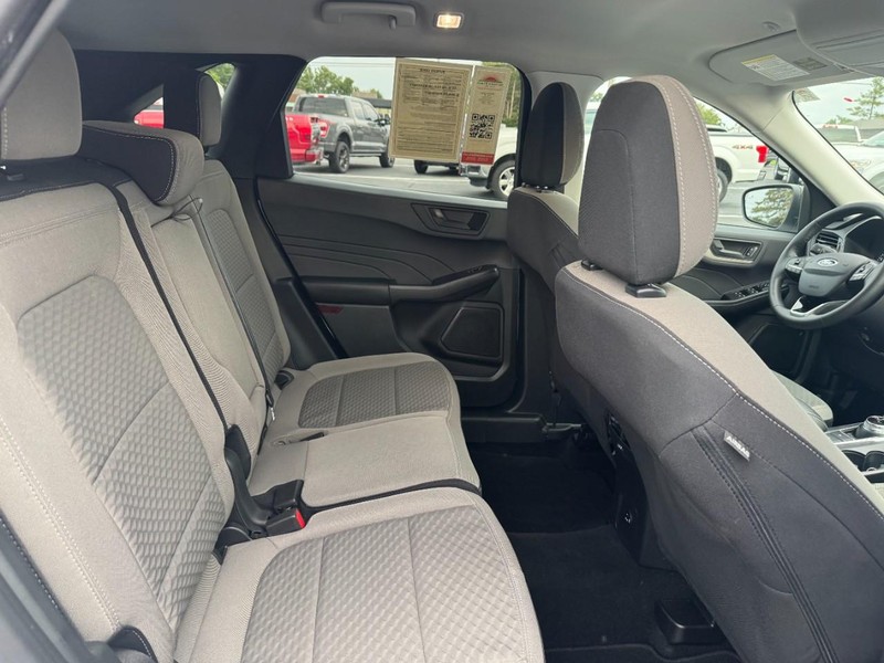 Ford Escape Vehicle Full-screen Gallery Image 10