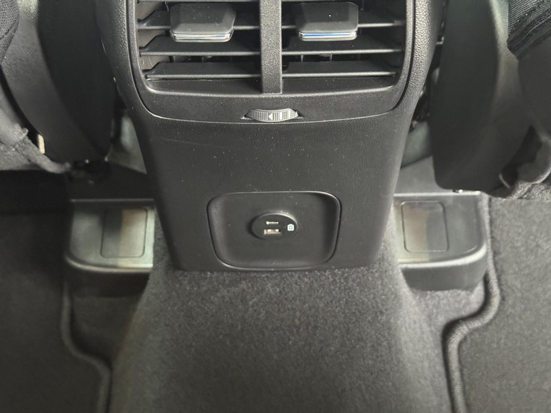 Ford Escape Vehicle Full-screen Gallery Image 11