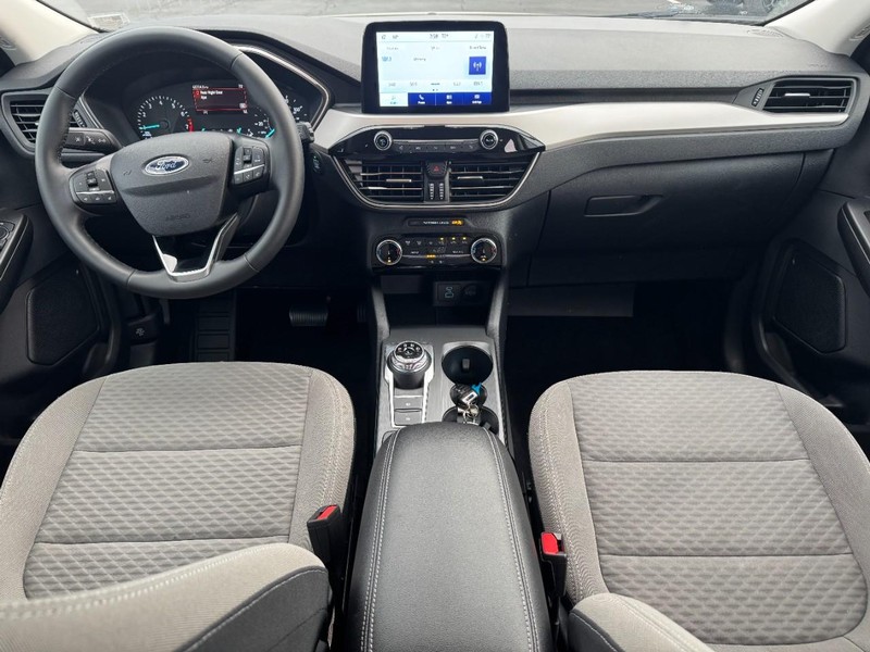 Ford Escape Vehicle Full-screen Gallery Image 12