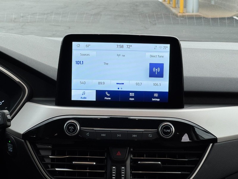 Ford Escape Vehicle Full-screen Gallery Image 14
