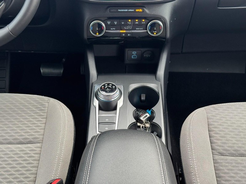 Ford Escape Vehicle Full-screen Gallery Image 15