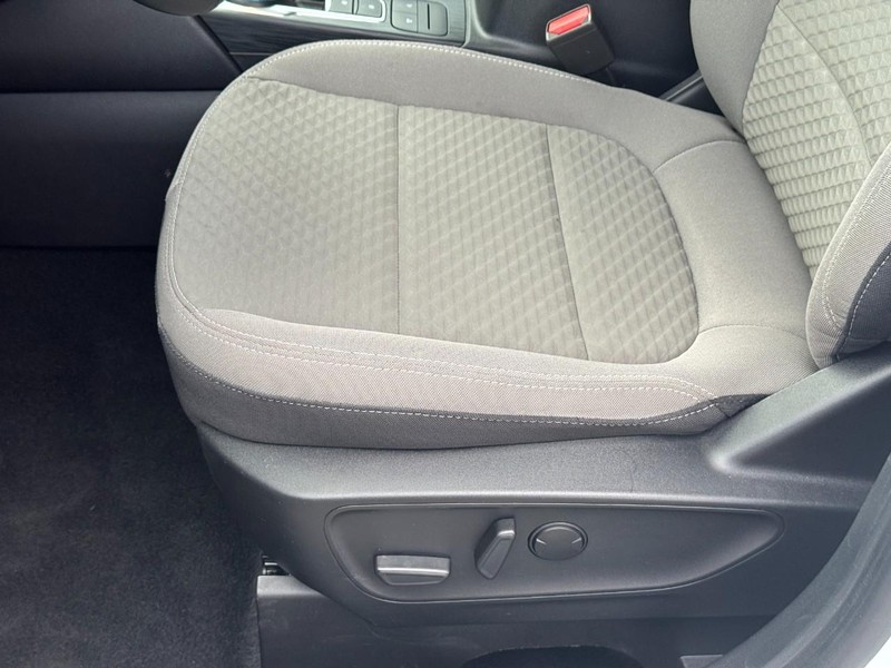 Ford Escape Vehicle Full-screen Gallery Image 17