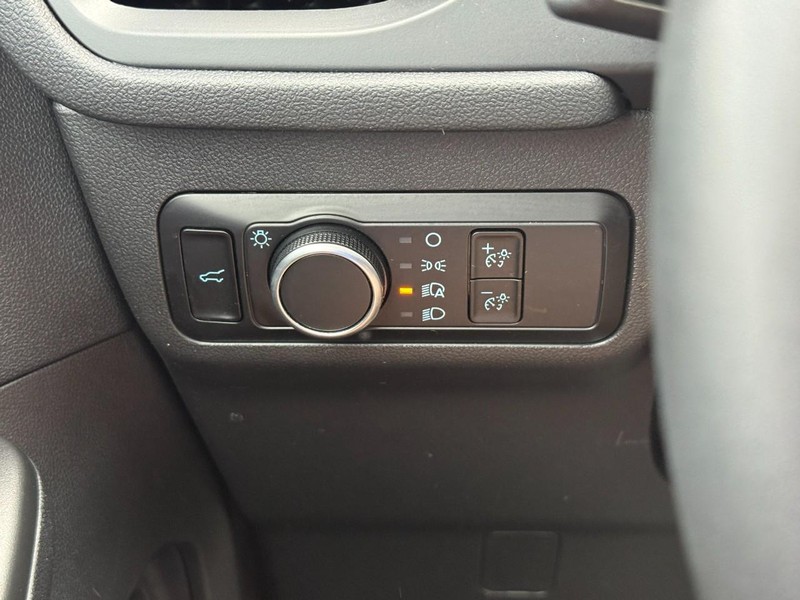 Ford Escape Vehicle Full-screen Gallery Image 18
