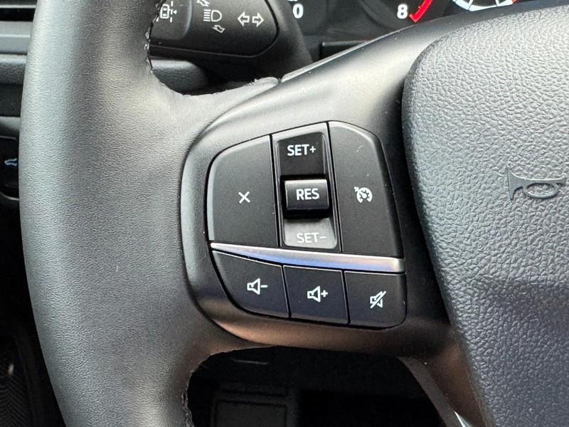 Ford Escape Vehicle Full-screen Gallery Image 19