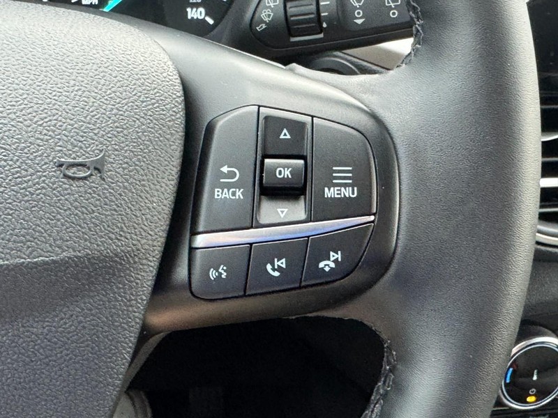 Ford Escape Vehicle Full-screen Gallery Image 20