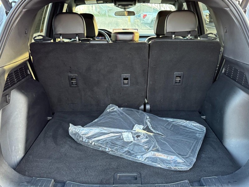 Ford Escape Vehicle Full-screen Gallery Image 05