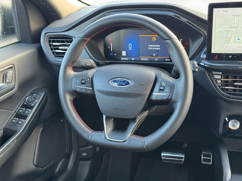Ford Escape Vehicle Full-screen Gallery Image 12