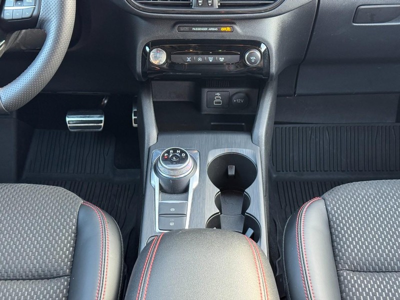 Ford Escape Vehicle Full-screen Gallery Image 14