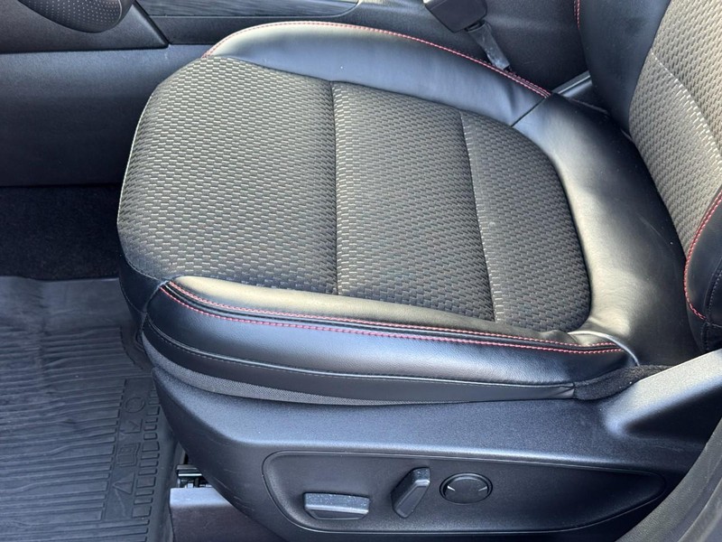 Ford Escape Vehicle Full-screen Gallery Image 16