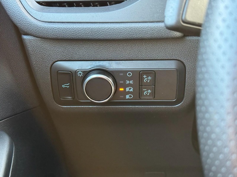 Ford Escape Vehicle Full-screen Gallery Image 17
