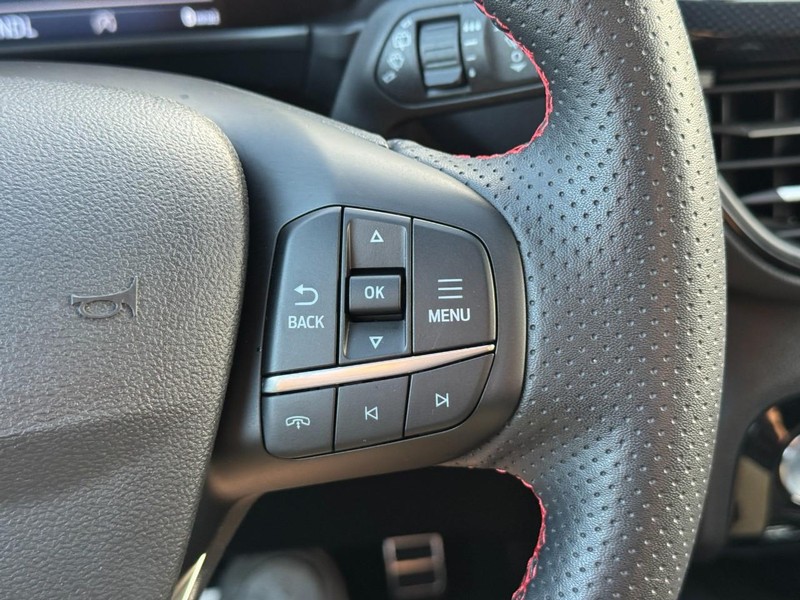 Ford Escape Vehicle Full-screen Gallery Image 19