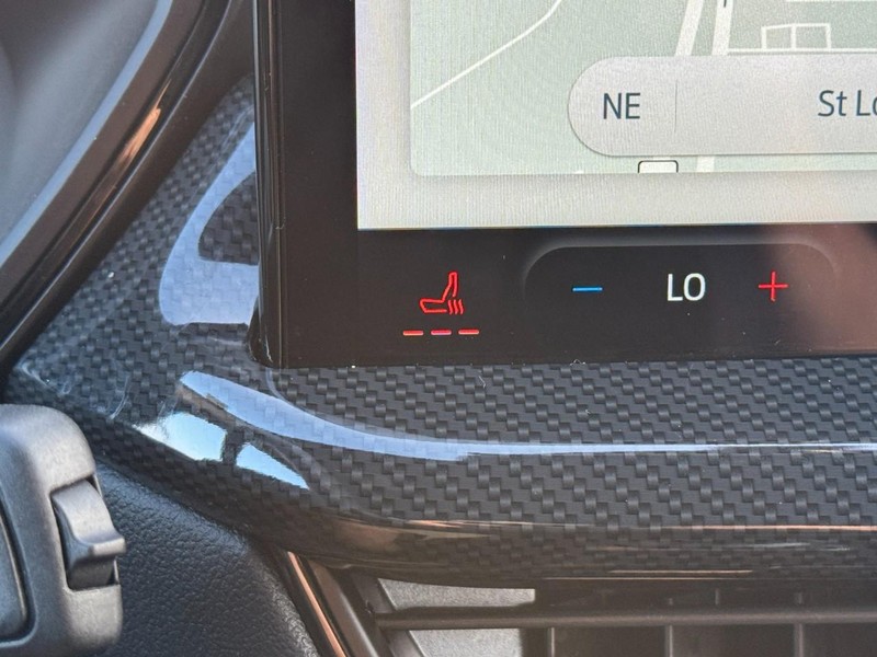 Ford Escape Vehicle Full-screen Gallery Image 23