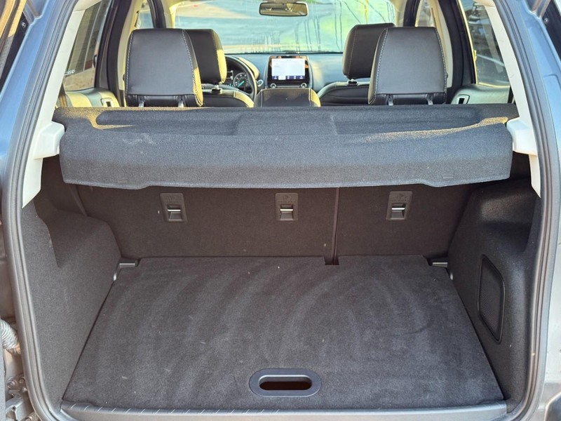 Ford EcoSport Vehicle Full-screen Gallery Image 06