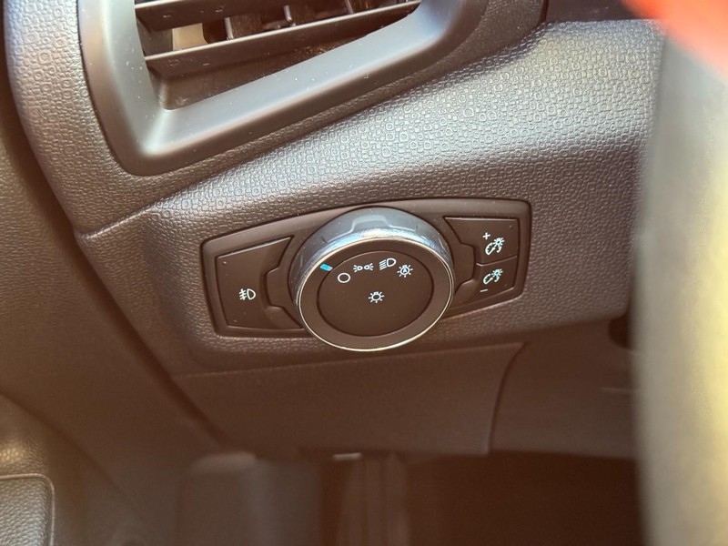 Ford EcoSport Vehicle Full-screen Gallery Image 19