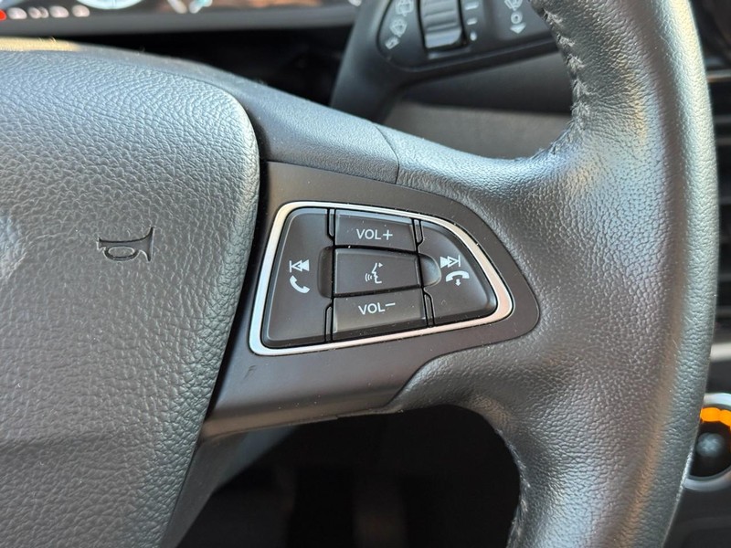 Ford EcoSport Vehicle Full-screen Gallery Image 21