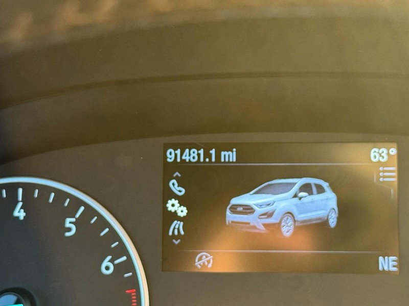 Ford EcoSport Vehicle Full-screen Gallery Image 23