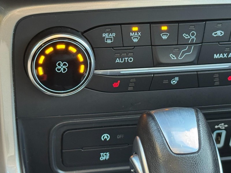 Ford EcoSport Vehicle Full-screen Gallery Image 25