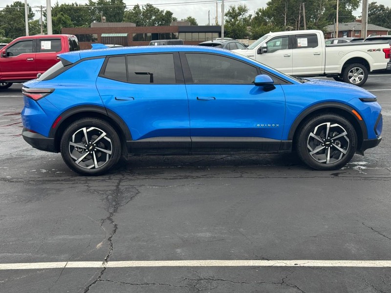 Chevrolet Equinox EV Vehicle Full-screen Gallery Image 02