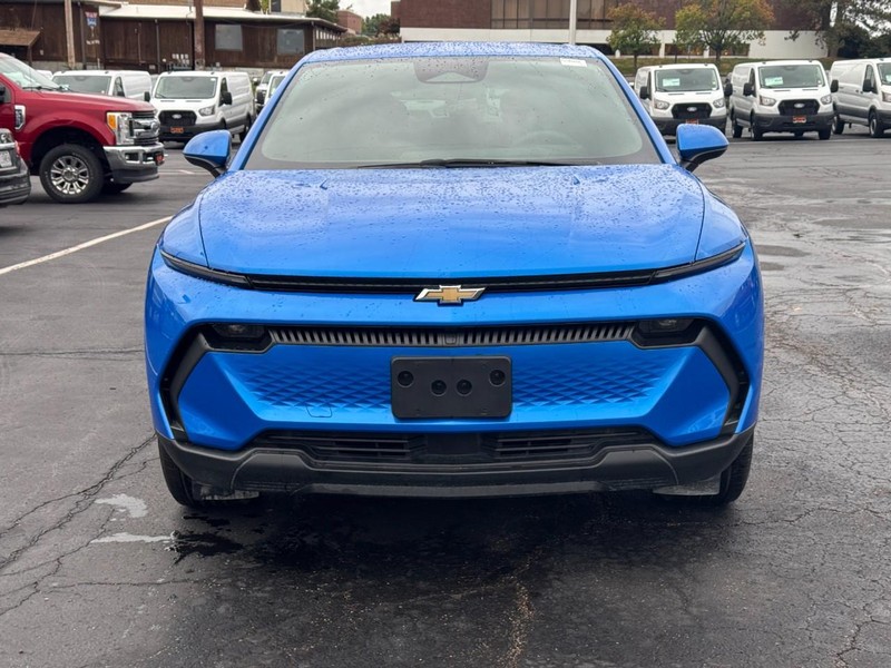 Chevrolet Equinox EV Vehicle Full-screen Gallery Image 09