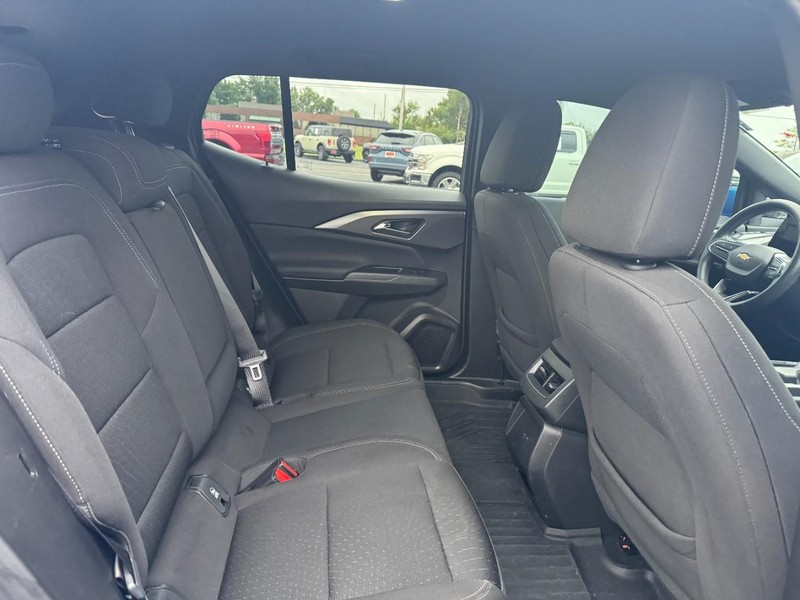 Chevrolet Equinox EV Vehicle Full-screen Gallery Image 10
