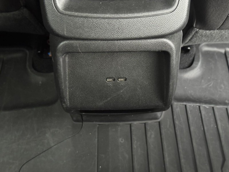 Chevrolet Equinox EV Vehicle Full-screen Gallery Image 11